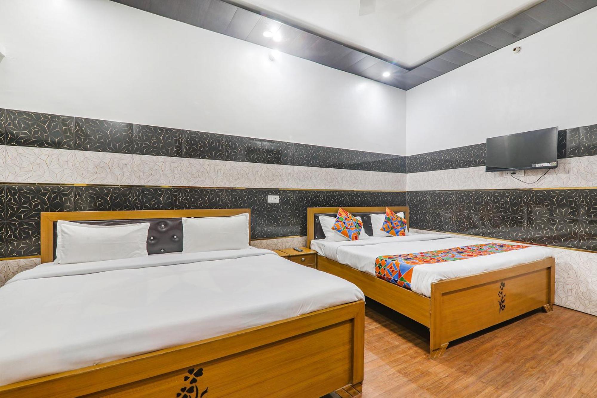 Fabexpress Milan Palace Ayodhya Ngoại thất bức ảnh