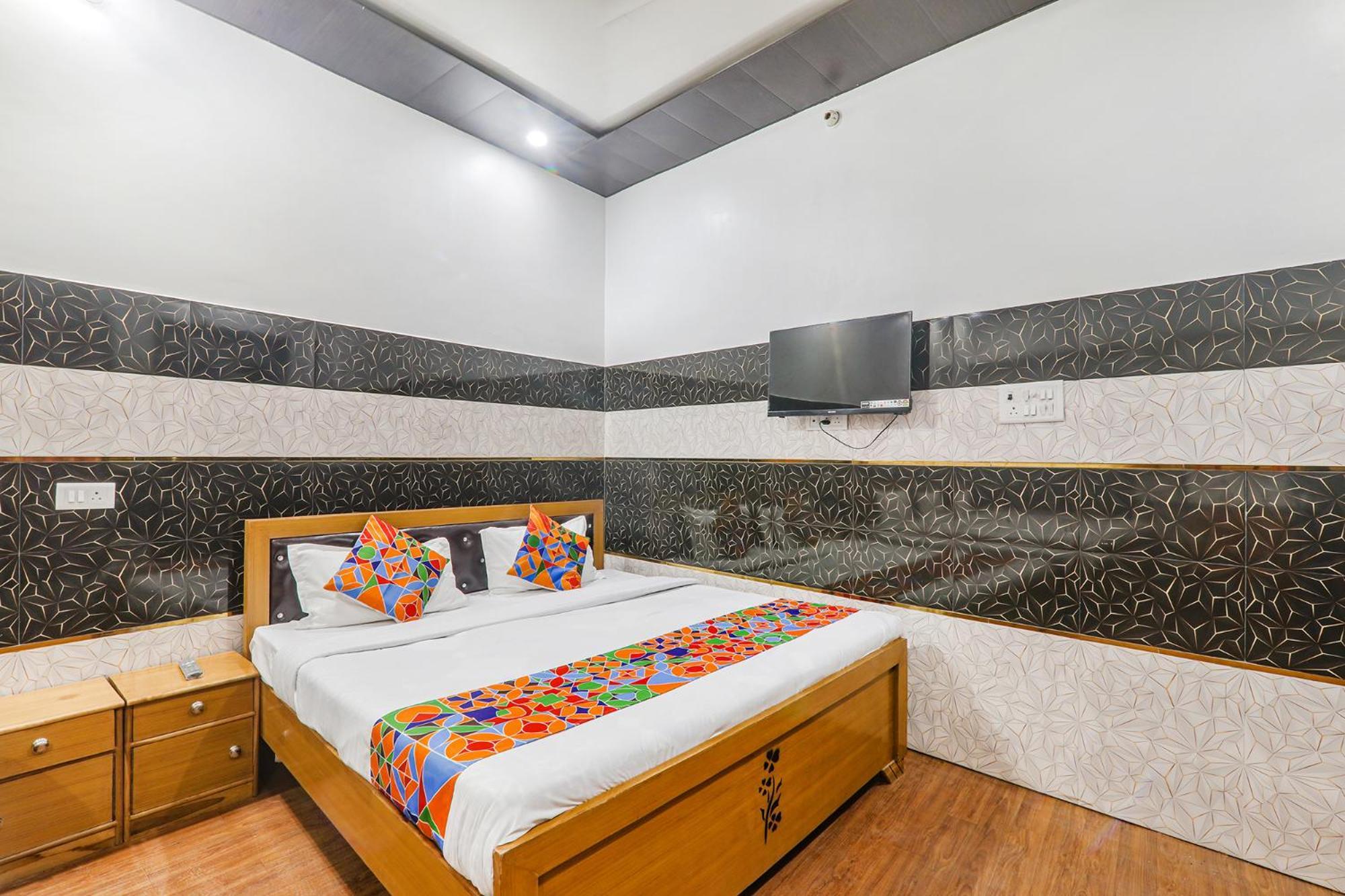 Fabexpress Milan Palace Ayodhya Ngoại thất bức ảnh